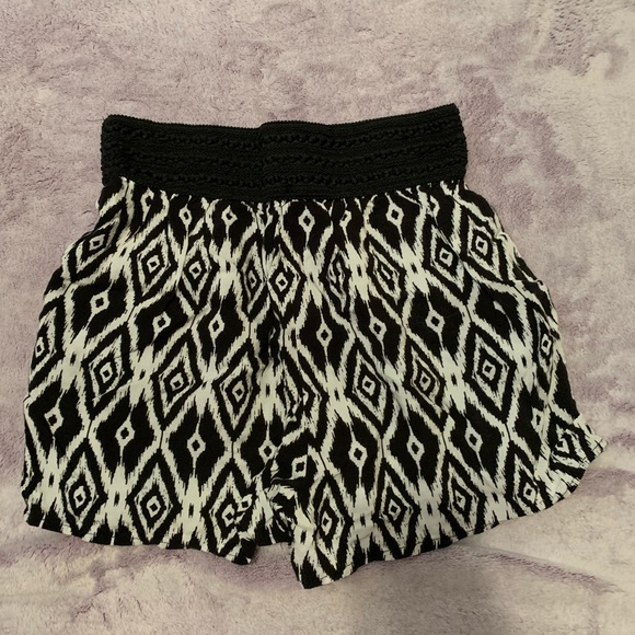 Vanity Shorts - Picture 2 of 3